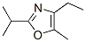 Oxazole, 4-ethyl-5-methyl-2-(1-methylethyl)- (9CI) CAS#: 84027-96-3